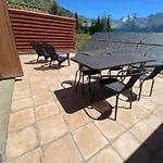 Bajo Con Terraza Y Vistas A Montana En Апартаменты
