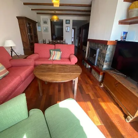 Bajo Con Terraza Y Vistas A Montana En Daire *