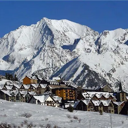 Bajo Con Terraza Y Vistas A Montana En Apartment