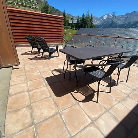 Bajo Con Terraza Y Vistas A Montana En דירה