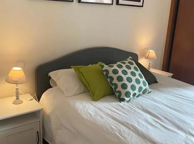 Bajo Con Terraza Y Vistas A Montana En Apartamento