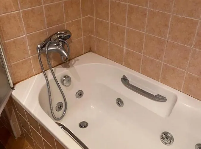 Bajo Con Terraza Y Vistas A Montana En *