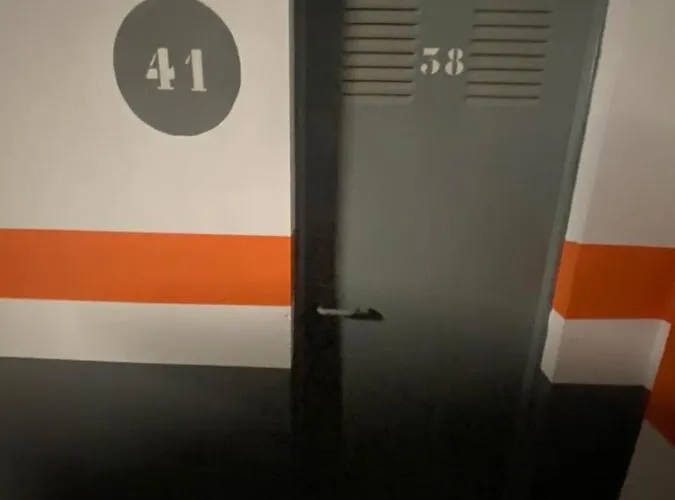 Bajo Con Terraza Y Vistas A Montana En *