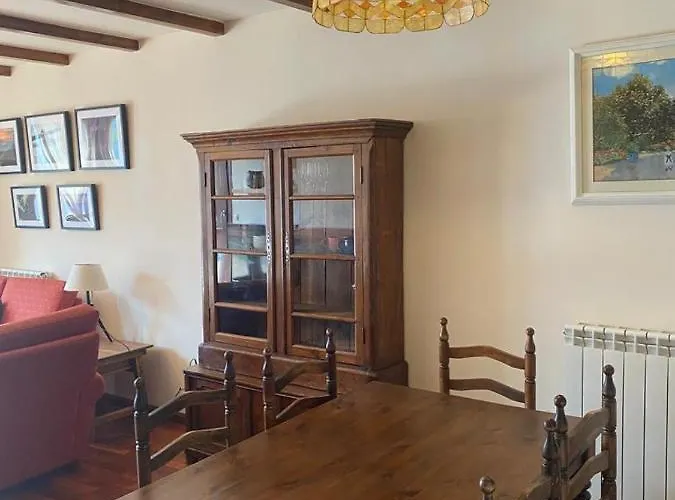 Bajo Con Terraza Y Vistas A Montana En *