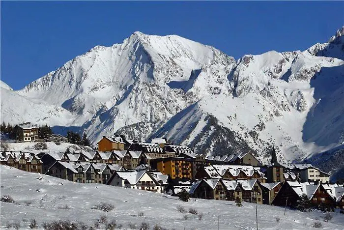 Bajo Con Terraza Y Vistas A Montana En Apartamento