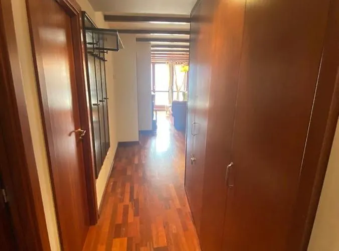 Bajo Con Terraza Y Vistas A Montana En