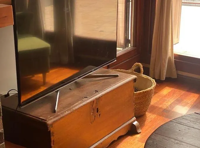 Bajo Con Terraza Y Vistas A Montana En